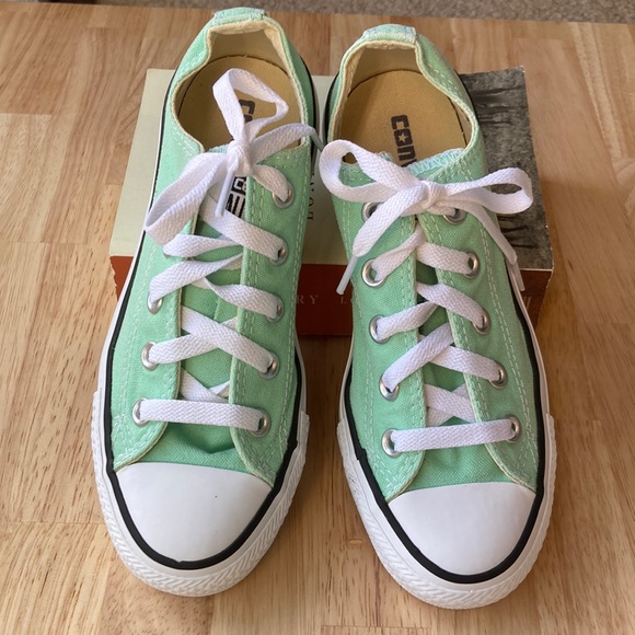 Converse Shoes - Converse Chuck Taylor Low Top All Star Women’s Size 5
